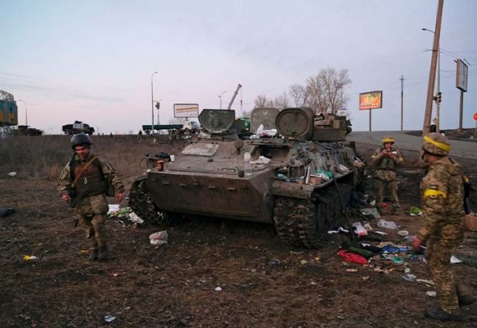 Russian troops advance on Kyiv as Ukrainian leader pleads for help