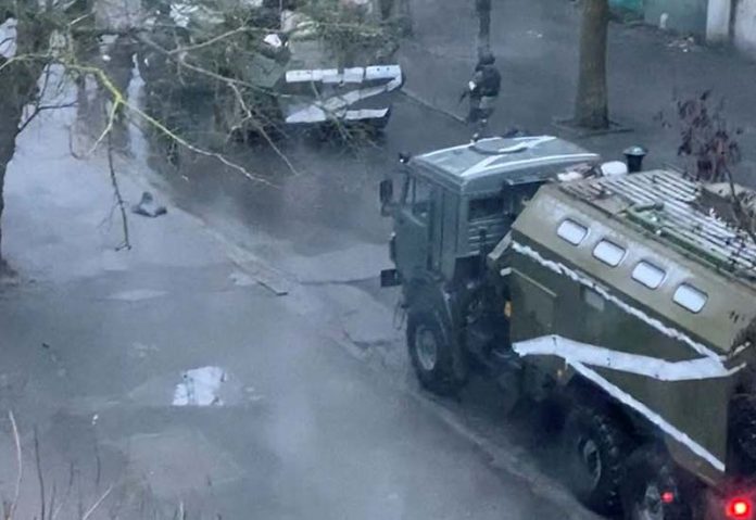 Britain says Russian column inches towards Kyiv, Ukrainian refugees top 1 million