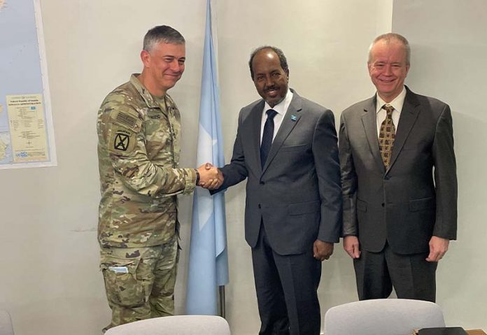 Africom chief meets Somalia’s new president Somalia