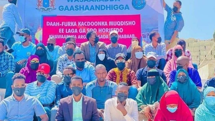 Somalia’s state employees attend anti-Al-Shabaab rally Somalia