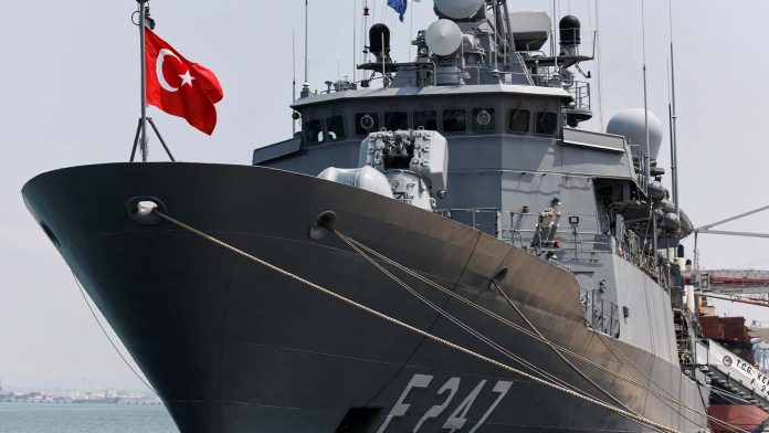 Turkish warship to dock at Mogadishu port Turkish warship