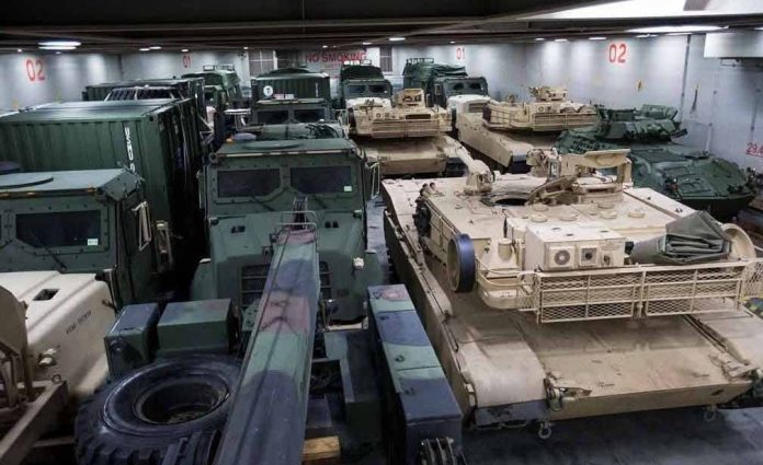 Civilians loot weapons from vessel intercepted off Somalia coast  Somalia